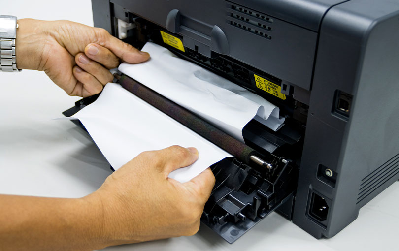 Como evitar o atolamento de papel na impressora